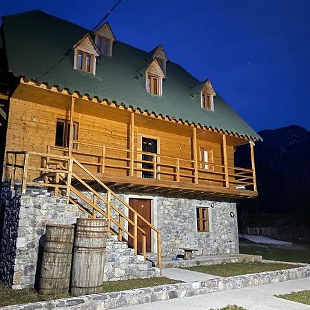 Hotel Bujtina Vellezerit Grrela Theth Esterno foto